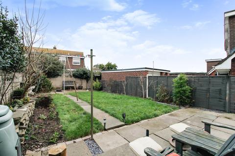 33 Clement Drive, Rhyl, LL18 4HU