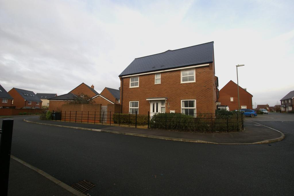 Heddle Road, Augusta Park, Andover, SP11 3 bed detached house £1,300