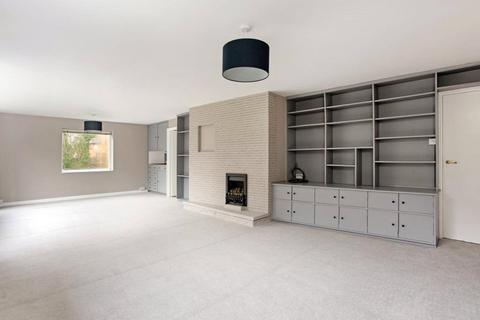 4 bedroom detached house to rent, Harmer Green Lane, Welwyn, Hertfordshire, AL6