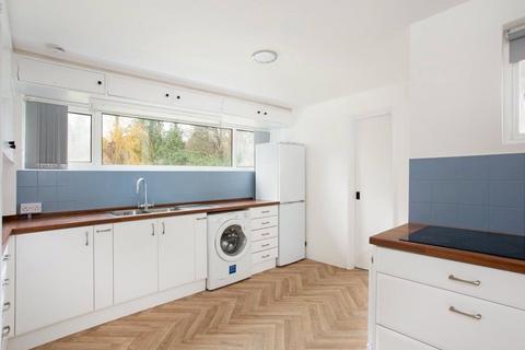 4 bedroom detached house to rent, Harmer Green Lane, Welwyn, Hertfordshire, AL6