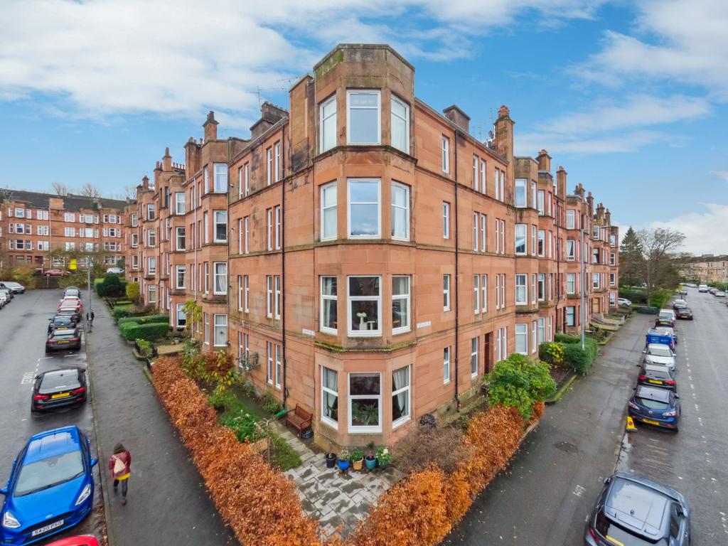 Tantallon Road, Flat 0/1, Shawlands, Glasgow, G41 3LU 2 bed flat for