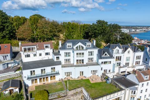 undefined, Les Cotils, St. Peter Port, Guernsey