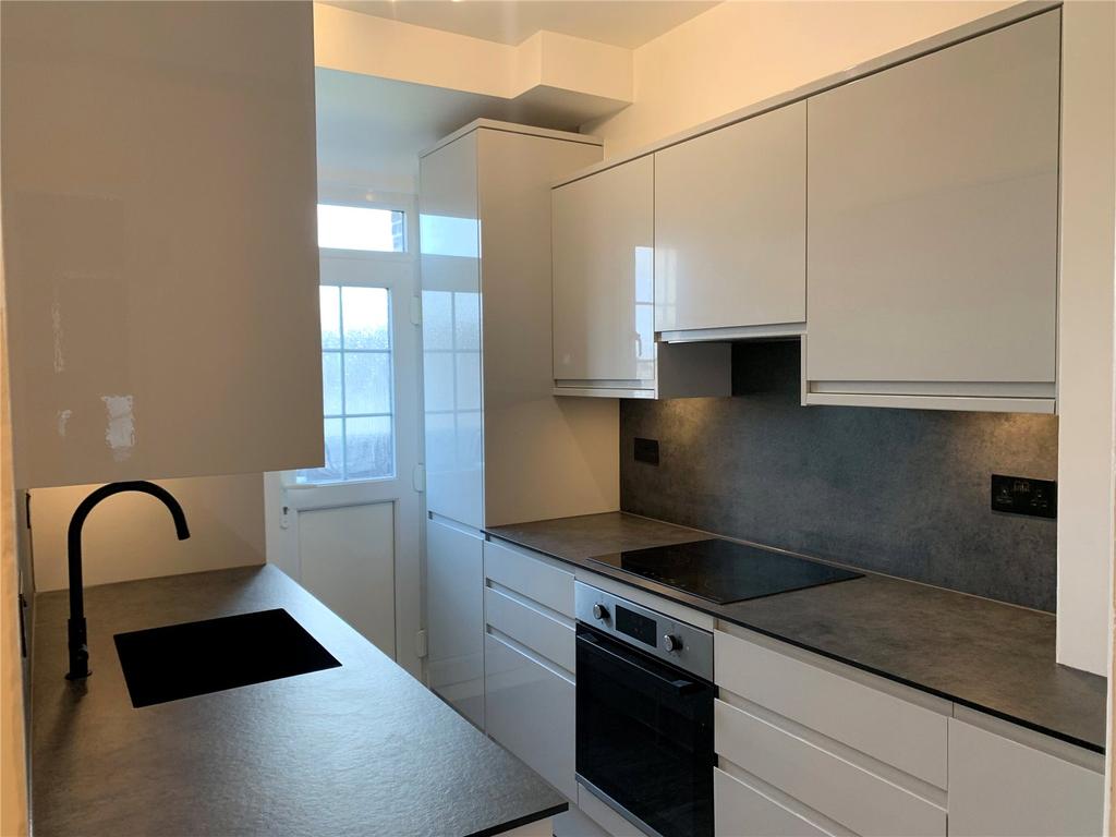 Scarlet Road, London, SE6 2 bed apartment - £1,450 pcm (£335 pw)