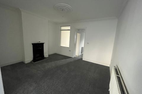 2 bedroom terraced house to rent, Essex Road, Grays