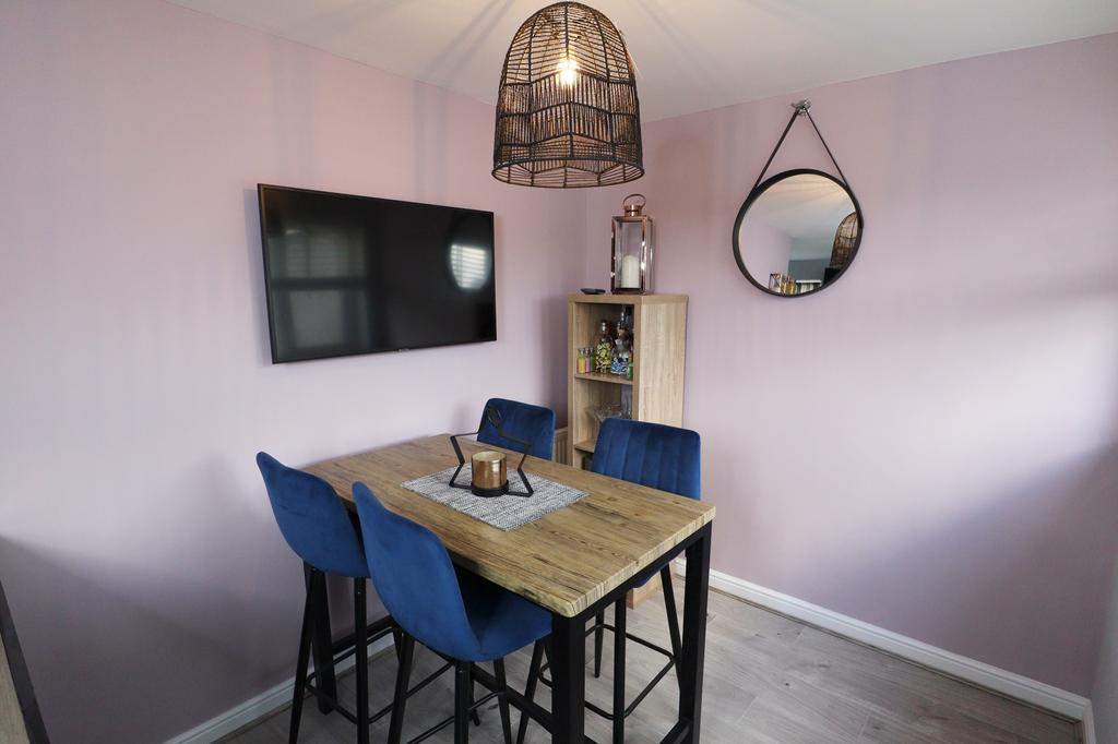 Dining area (2)