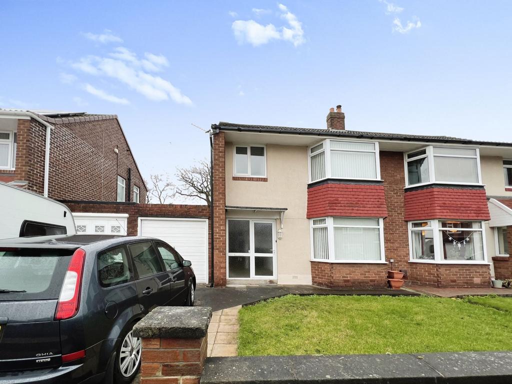 Ravenswood Close, Forest hall... 3 bed semidetached house £260,000