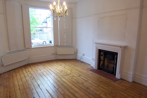 1 bedroom ground floor flat to rent - Connaught Avenue, London E4