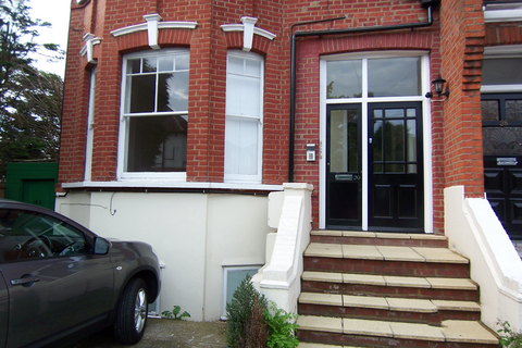 1 bedroom ground floor flat to rent, Connaught Avenue, London E4