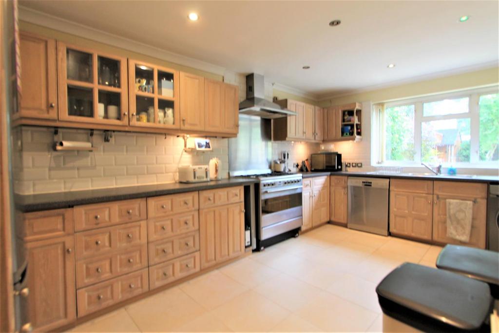 Brooksby Close, Oadby, Leicester, LE2 3 bed semidetached house for