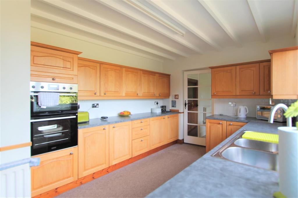 Leicester Road, Tilton On The Hill, Leicester, LE7 2 bed detached