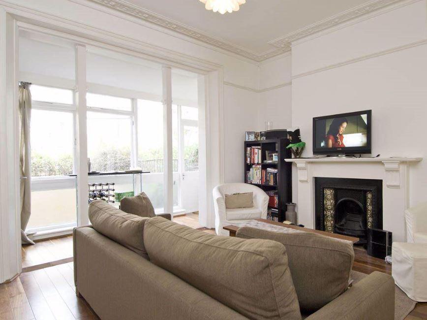 Lisgar Terrace, Barons Court, London... 1 bed house £2,149 pcm (£496 pw)