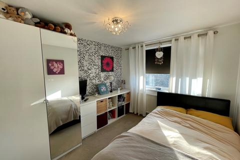 2 bedroom semi-detached house for sale - Station Road, Chertsey, Surrey, KT16