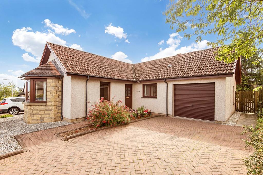 Pitcairn Drive, Balmullo, KY16 3 bed detached bungalow £275,000
