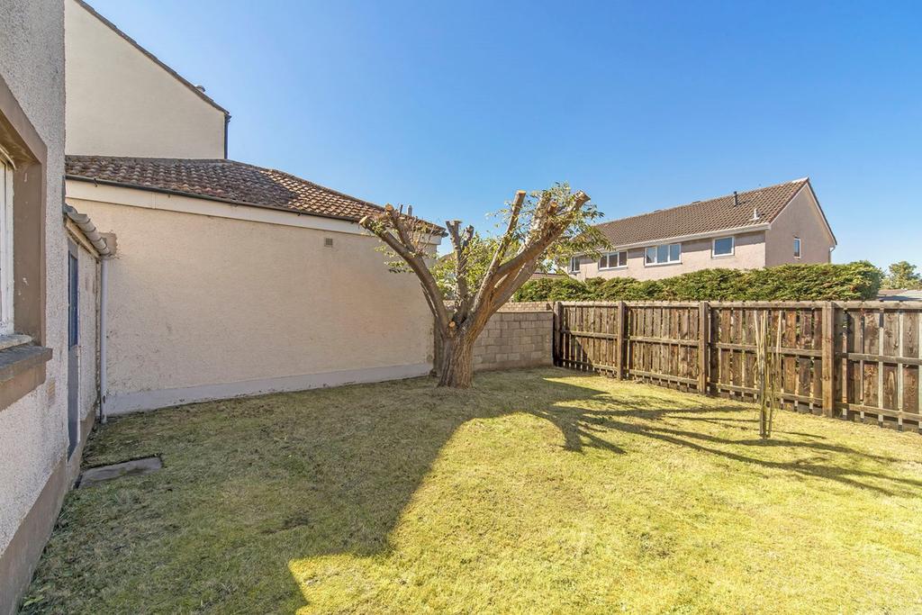 Winram Place, St Andrews, KY16 2 bed semidetached house £200,000