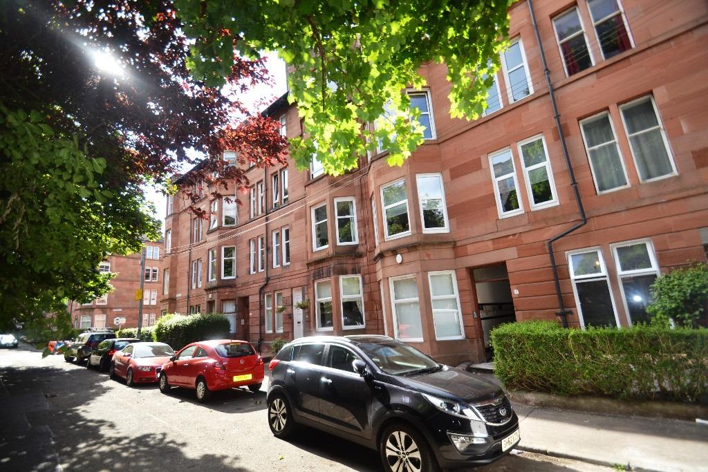 Bellwood Street, Shawlands, G41 3ER 1 bed flat £850 pcm (£196 pw)