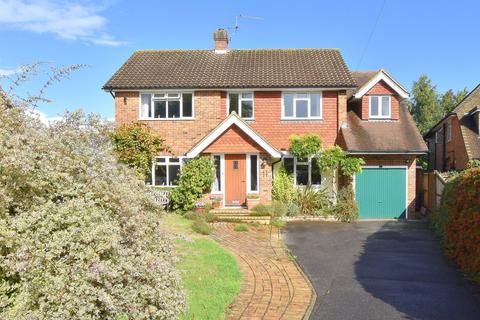 11 Beech Close, Effingham, Leatherhead, KT24 5PQ