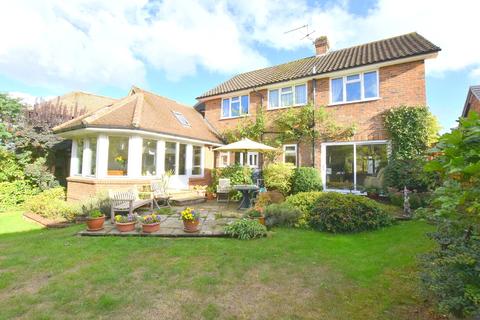11 Beech Close, Effingham, Leatherhead, KT24 5PQ