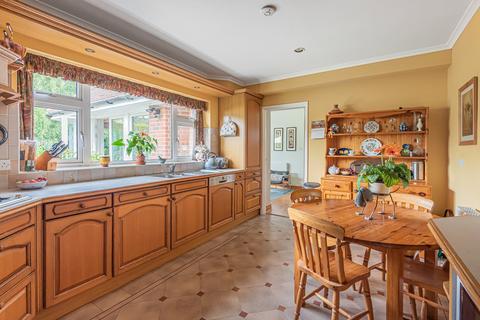 11 Beech Close, Effingham, Leatherhead, KT24 5PQ