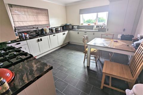 45 Kings Road, Llandybie, Ammanford, SA18 2TL