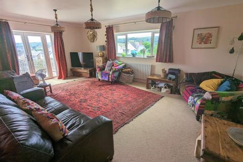45 Kings Road, Llandybie, Ammanford, SA18 2TL