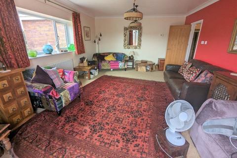 45 Kings Road, Llandybie, Ammanford, SA18 2TL