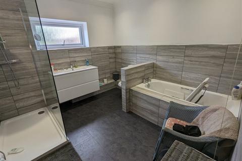 45 Kings Road, Llandybie, Ammanford, SA18 2TL