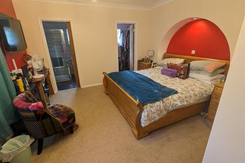 45 Kings Road, Llandybie, Ammanford, SA18 2TL