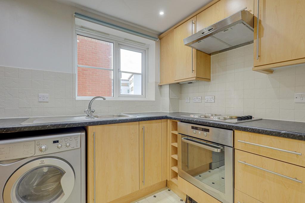 Retort Close, Southend-on-sea, SS1 2 bed flat - £975 pcm (£225 pw)