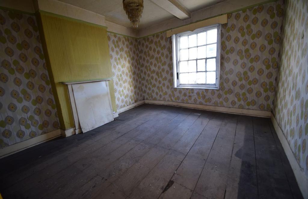 28 Bridge Street, Hereford... 3 bed terraced house £135,000