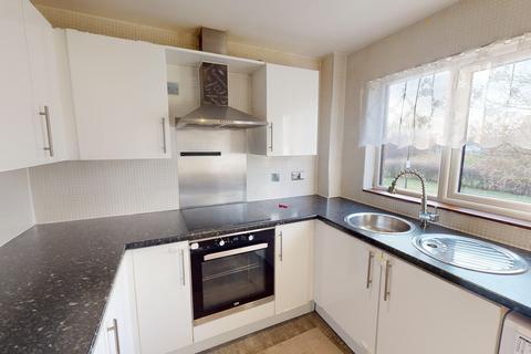 2 bedroom flat to rent, Maltby Drive