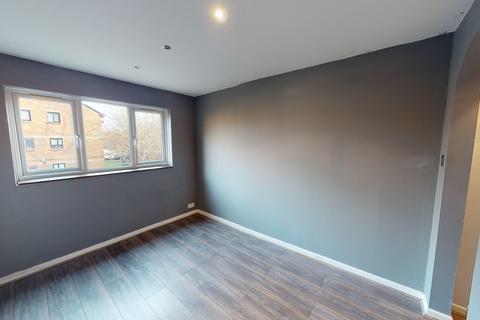 2 bedroom flat to rent, Maltby Drive