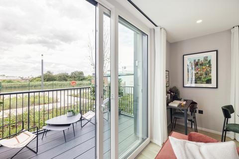 2 bedroom apartment for sale, Leven Road, East London, Poplar, E14, London