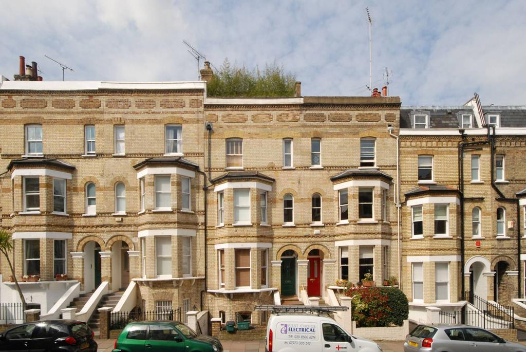 Gayton Road, Hampstead, London, NW3 2 bed flat £3,900 pcm (£900 pw)