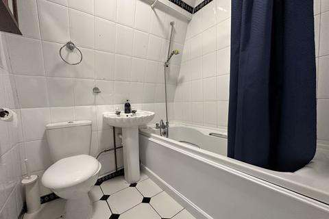 43 Aeroville, London, NW9 5JT