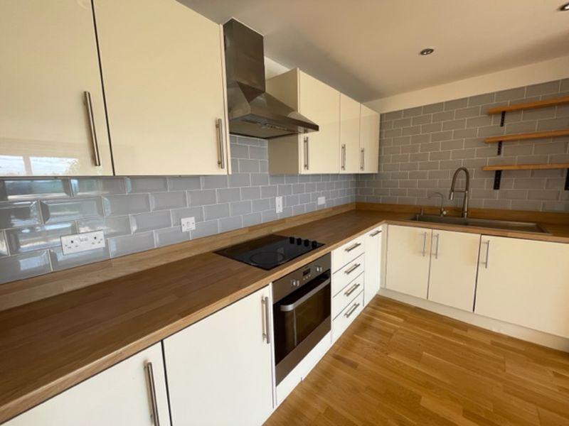 Zodiac Close, Edgware 2 bed flat for sale £340,000