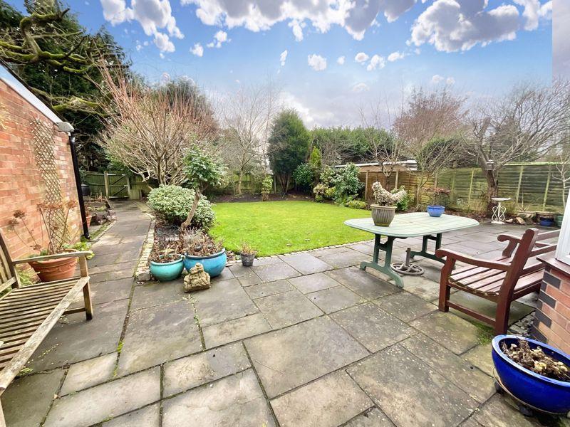 Field Close, Blythe Bridge 3 bed detached house £325,000