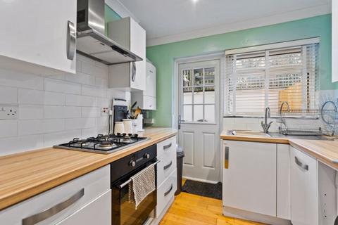 5 The Maisonettes, Cheam, Sutton, SM1 2LQ