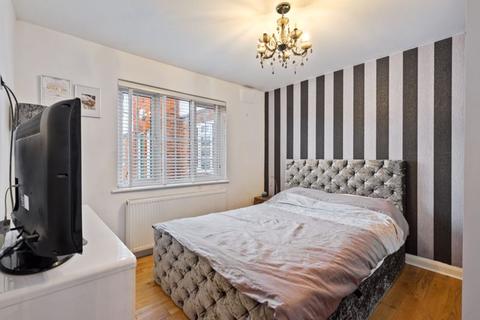 5 The Maisonettes, Cheam, Sutton, SM1 2LQ