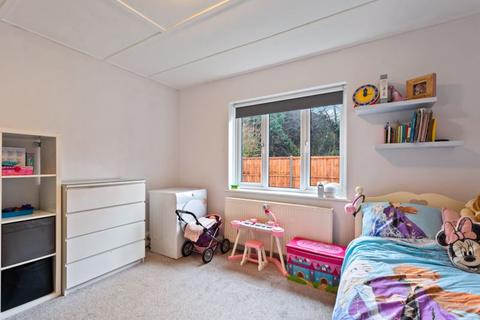 5 The Maisonettes, Cheam, Sutton, SM1 2LQ
