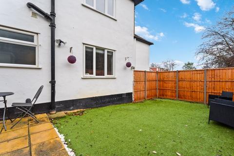 5 The Maisonettes, Cheam, Sutton, SM1 2LQ