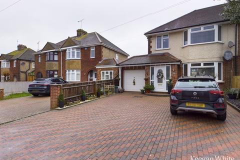 3 bedroom semi-detached house for sale - Rupert Avenue, High Wycombe - Private Road
