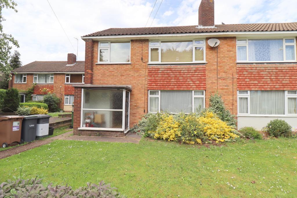 Sunningdale, Round Green, Luton... 1 bed £130,000