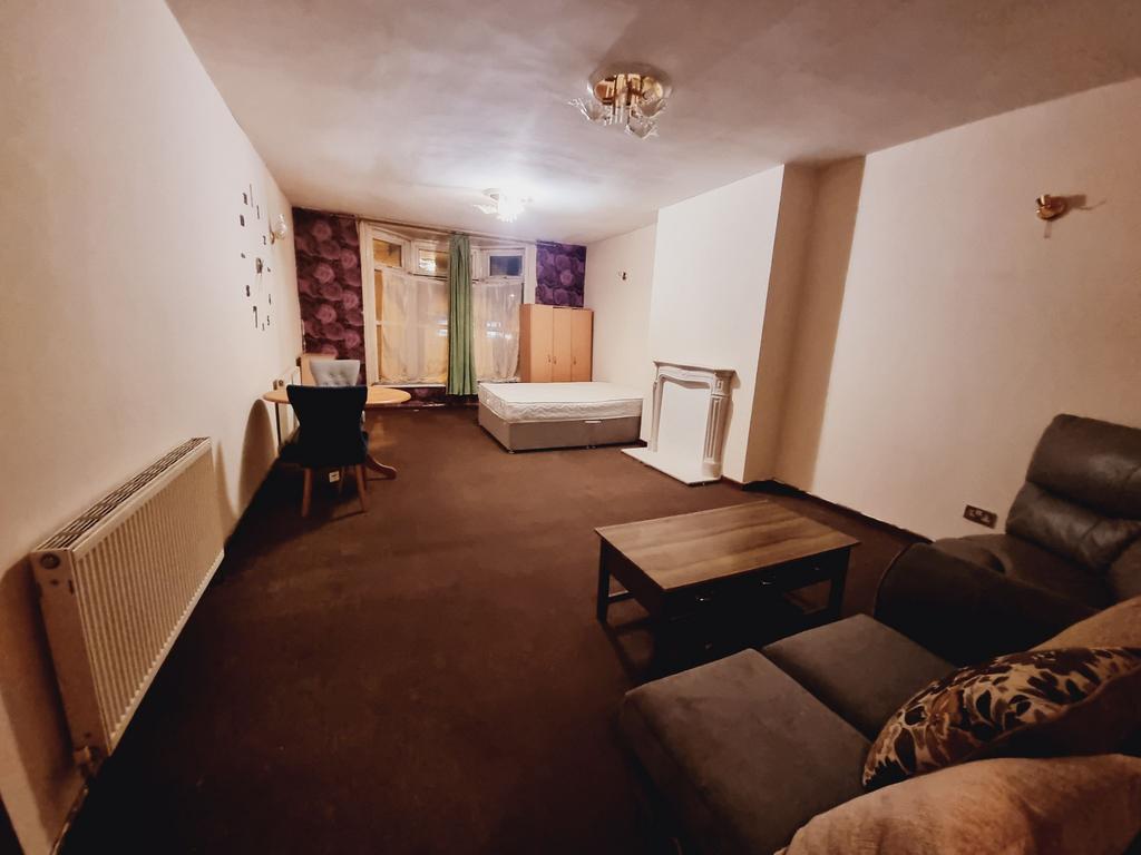 67 West Gate Flat Area