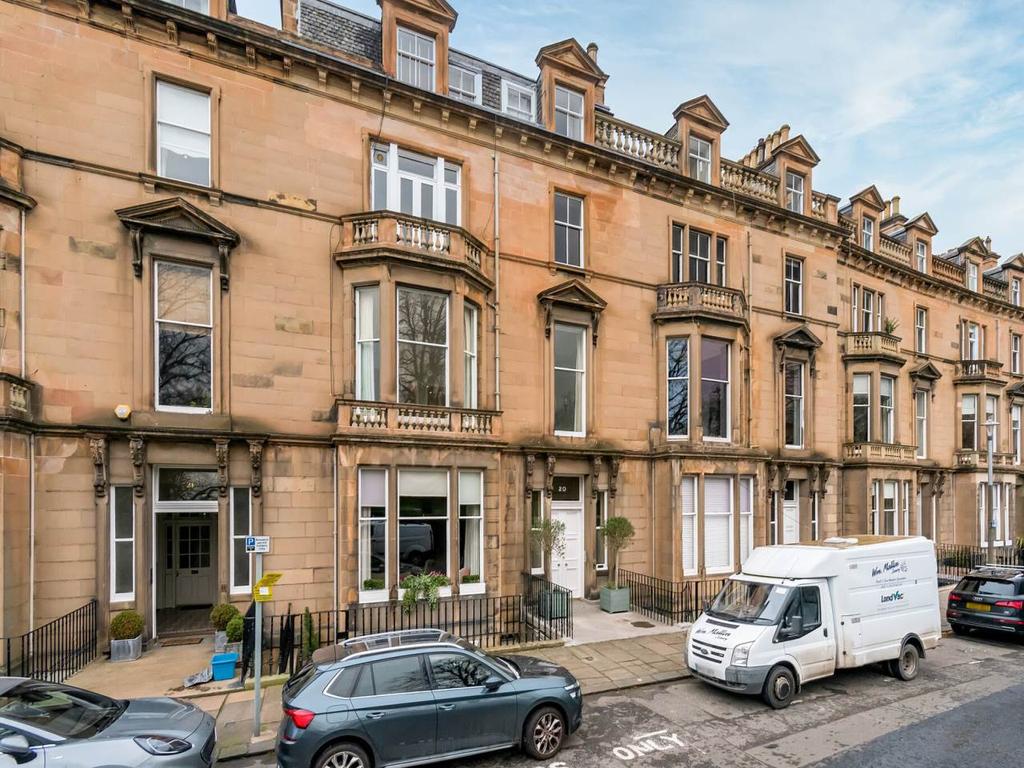 Belgrave Crescent, West End, Edinburgh 3 bed flat £3,300 pcm (£762 pw)