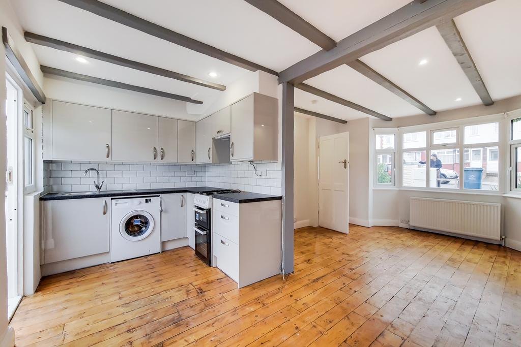 Dale Avenue, Edgware, HA8 2 bed terraced house £1,795 pcm (£414 pw)