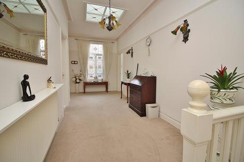 2 bedroom apartment for sale, Promenade, Southport, Merseyside, PR9