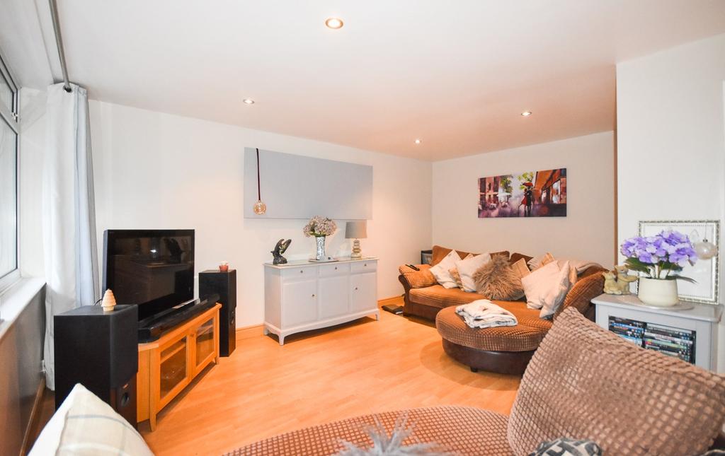 Gilbert Road, Lichfield, WS13 3 bed end of terrace house £260,000