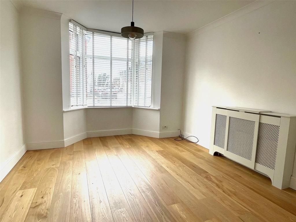 Blenheim Road, Deal, Kent, CT14 3 bed terraced house £425,000