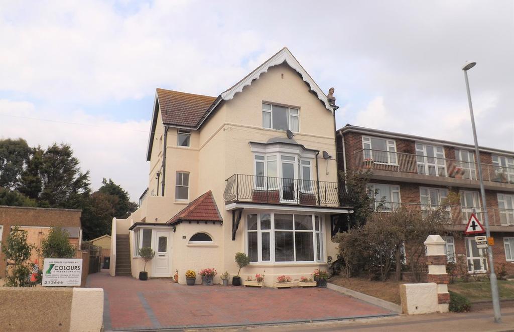Magdalen Road, BexhillonSea, TN40 2 bed flat £850 pcm (£196 pw)