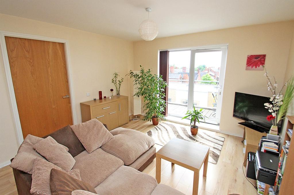 Flixton Road, Urmston, Manchester, M41 1 bed apartment £775 pcm (£179 pw)